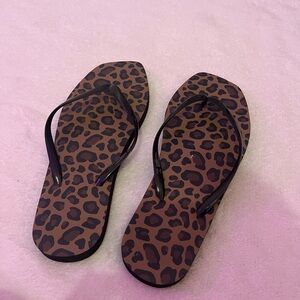 Chic Leopard Print Sandals